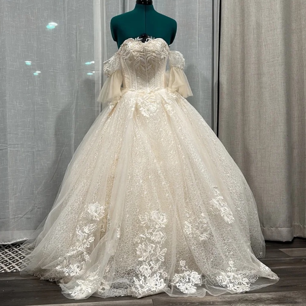 Beautiful Champagne wedding dress with flowers bridal gown with rose design.